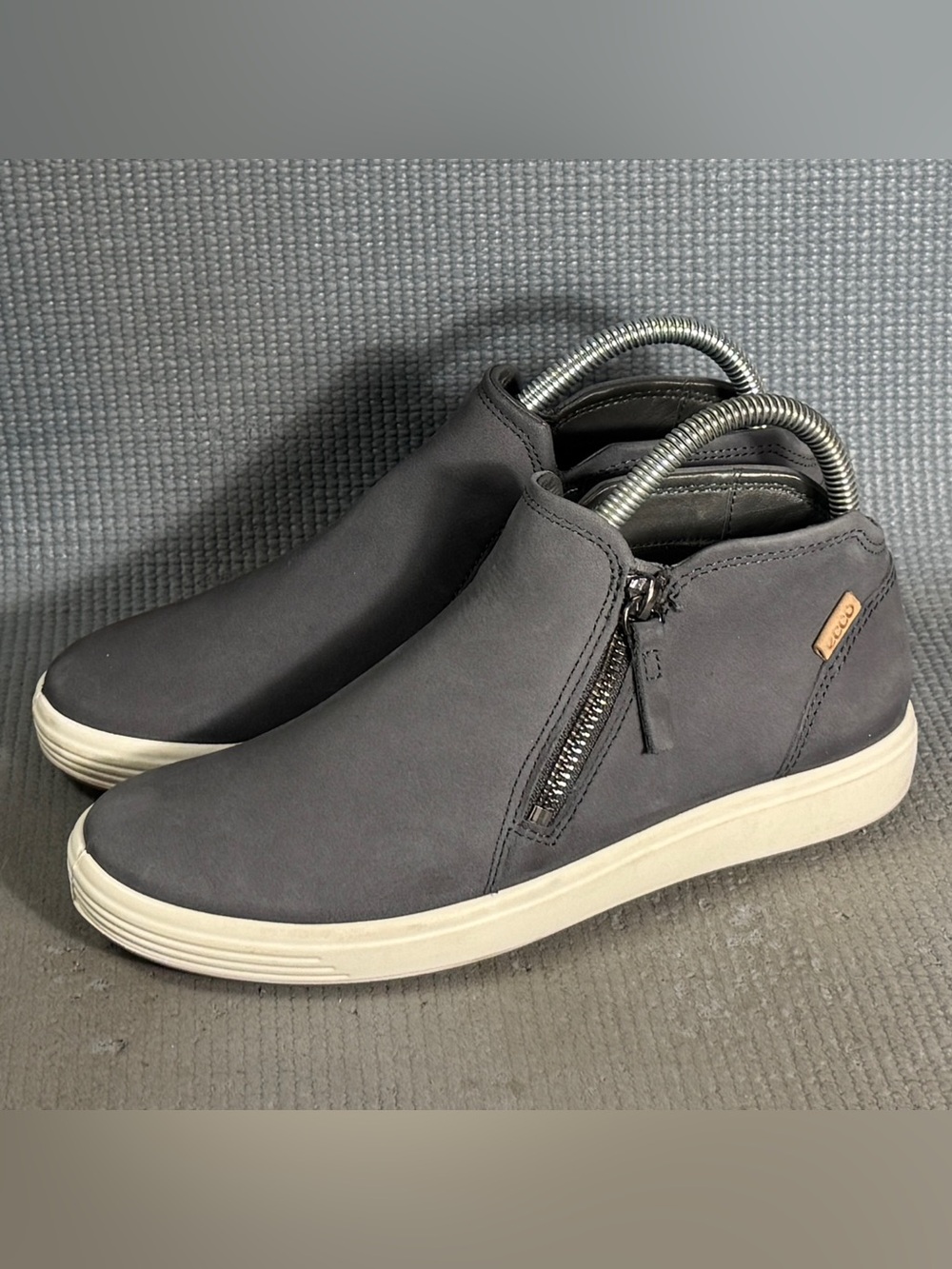 ECCO Women's Soft 7 Low Gray Booties Women’s Size 6-6.5 US 37 EU‎